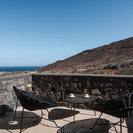 Danae Suites Santorini Oía Exterior photo