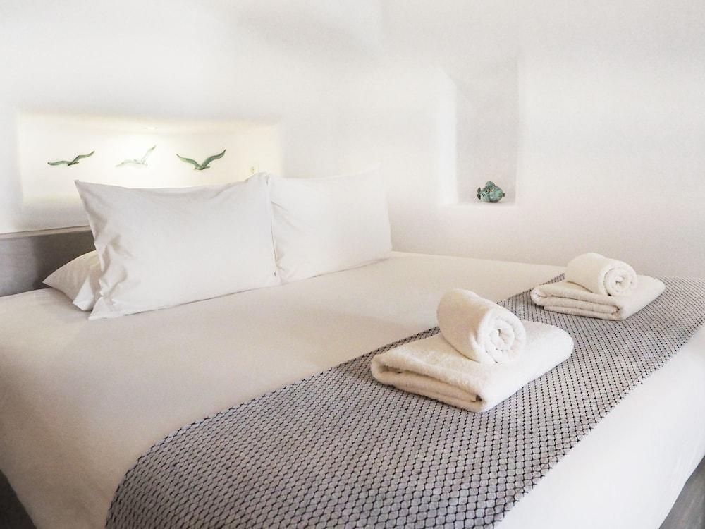 Danae Suites Santorini Oía Exterior photo