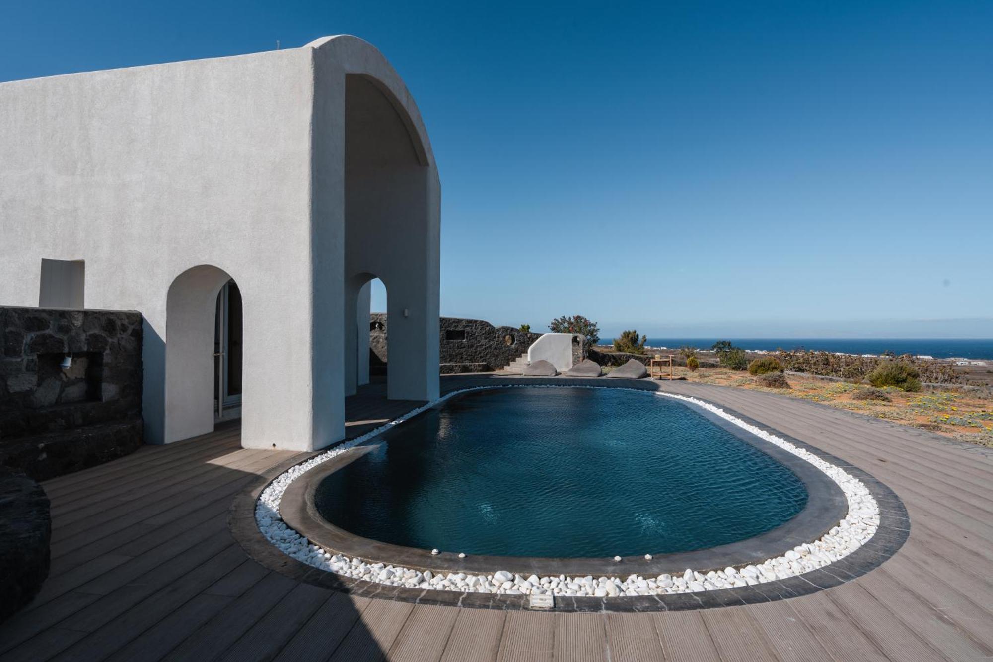 Danae Suites Santorini Oía Exterior photo
