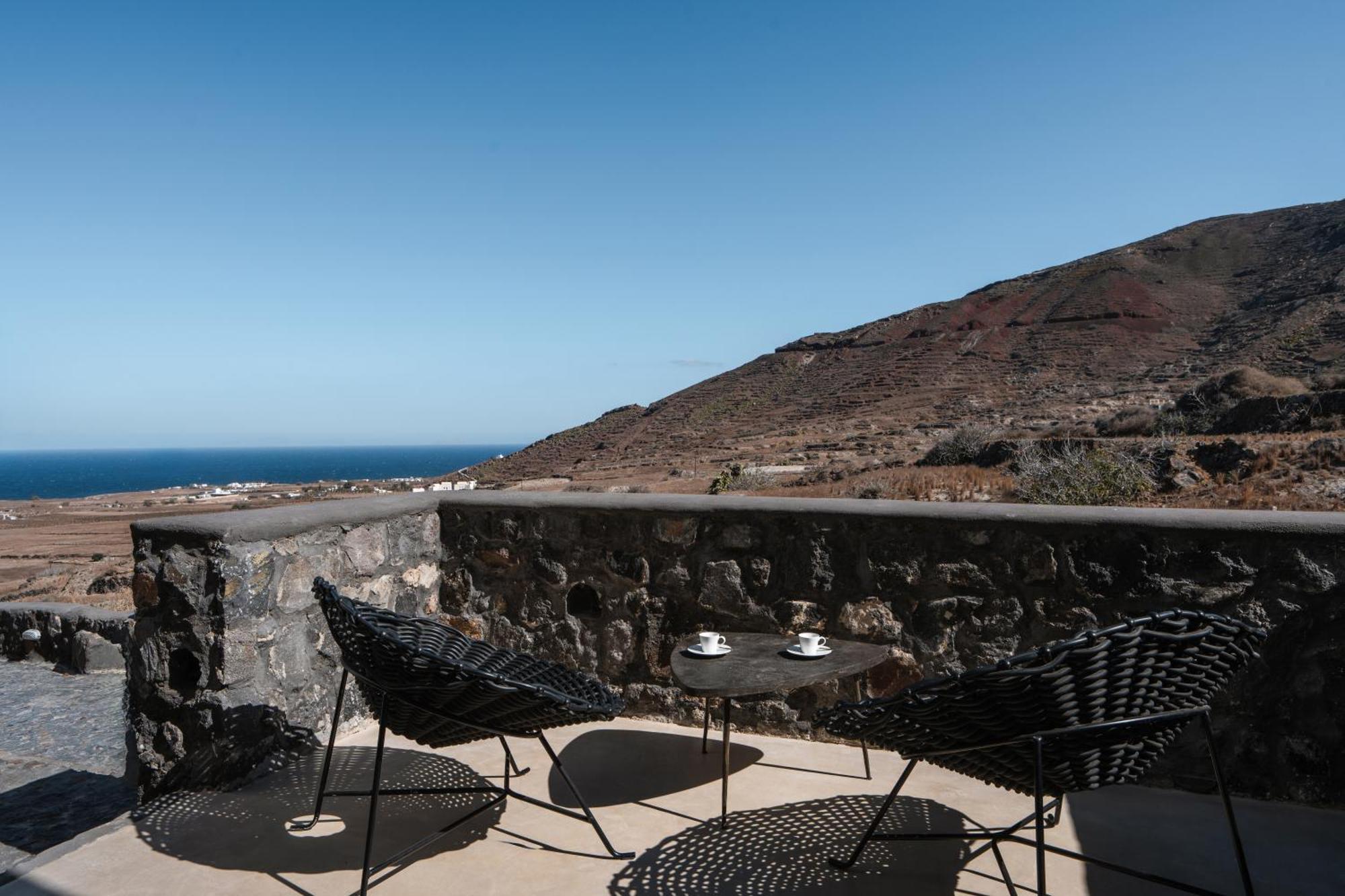 Danae Suites Santorini Oía Exterior photo