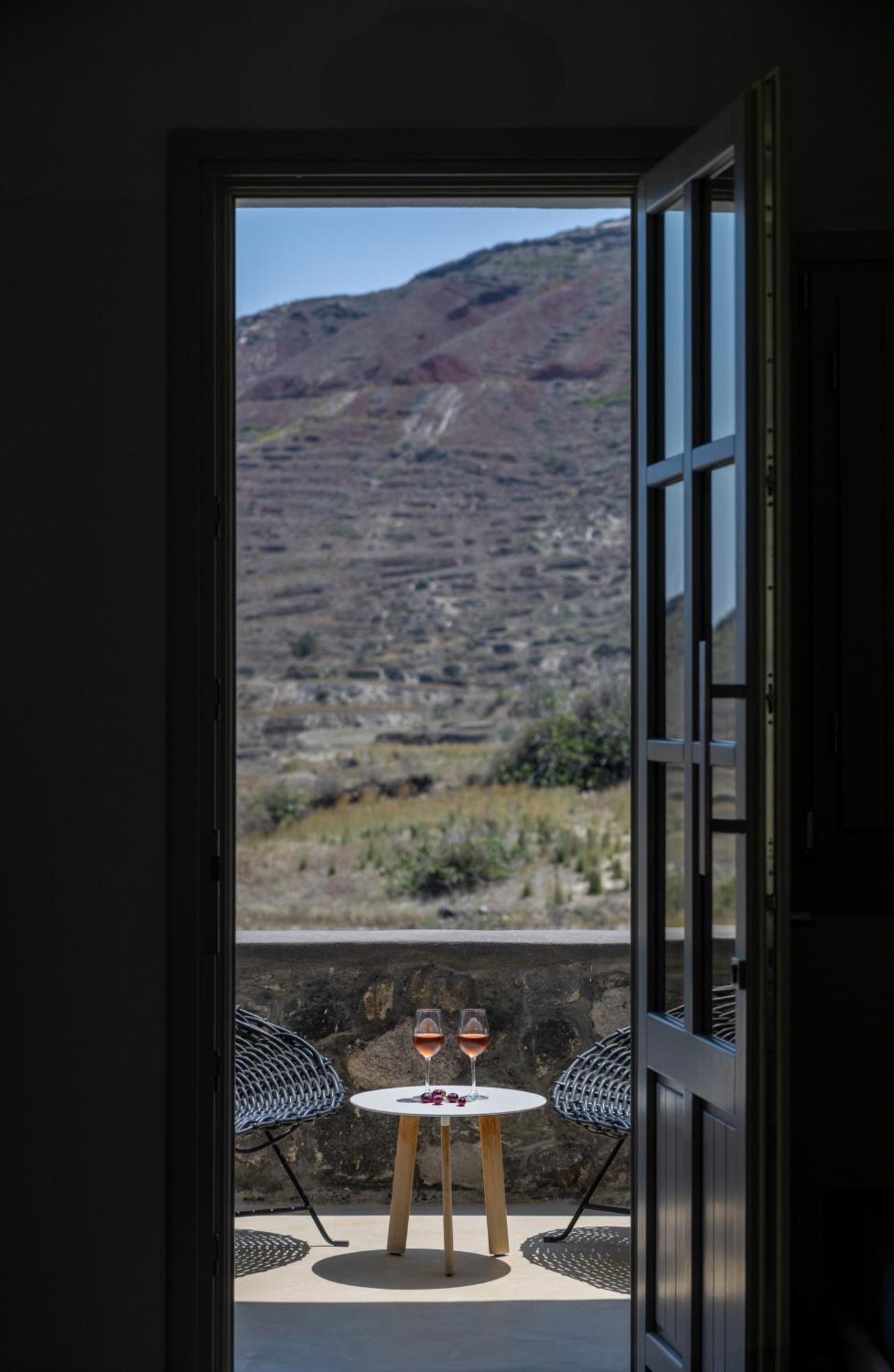 Danae Suites Santorini Oía Exterior photo