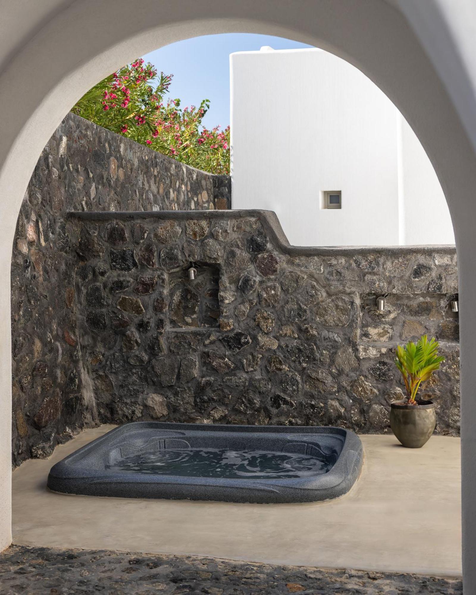 Danae Suites Santorini Oía Exterior photo
